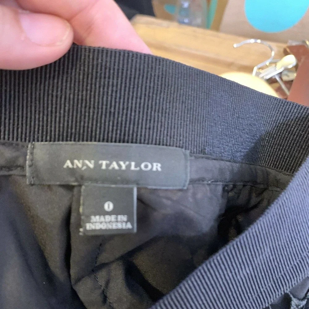 Ann Taylor Black Mesh Overlay Midi Skirt Size 0‎